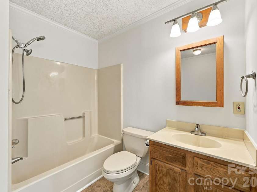 2205 Pennsylvania Avenue, Kannapolis, NC 28083.  MLS# CAR4431254, YatesRealty ID 57002. Full bath downstairs