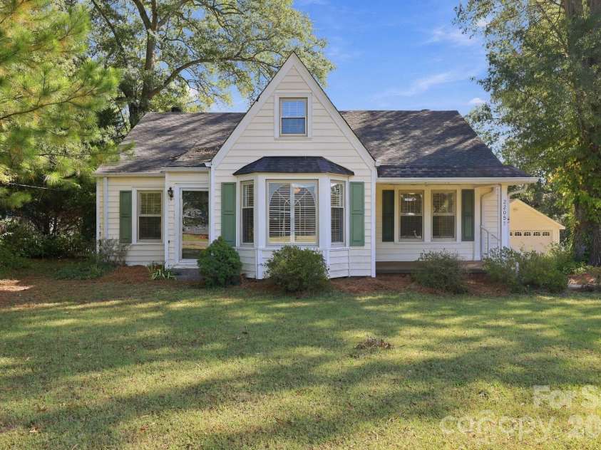2205 Pennsylvania Avenue, Kannapolis, NC 28083.  MLS# CAR4431254, YatesRealty ID 57002. Welcome home!