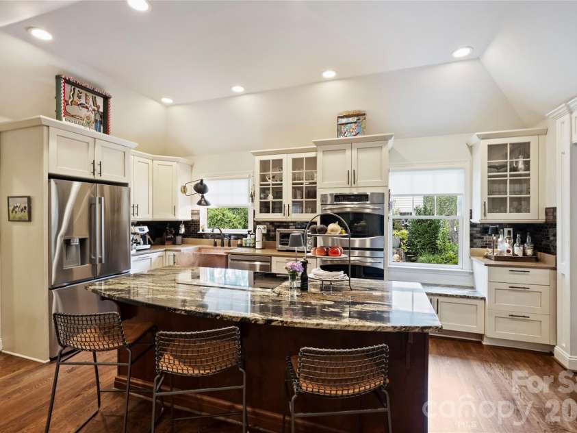 3632 Chevington Road, Charlotte, NC 28226.  MLS# CAR4431226, YatesRealty ID 57004. 