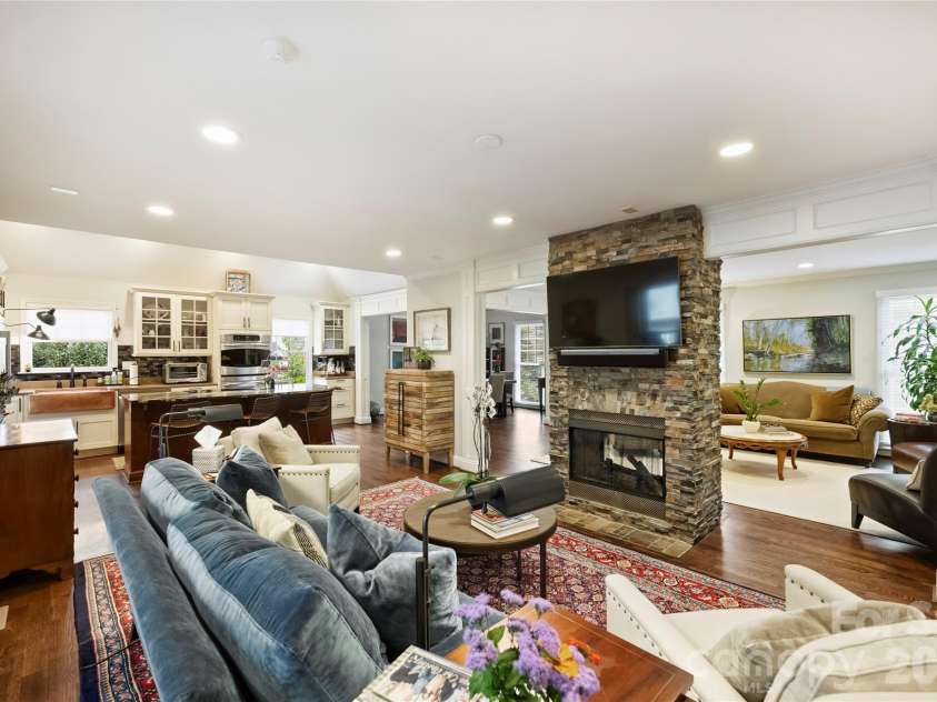 3632 Chevington Road, Charlotte, NC 28226.  MLS# CAR4431226, YatesRealty ID 57004. 