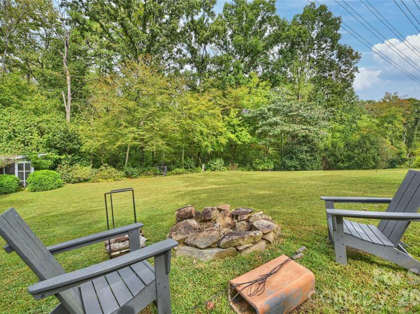3632 Chevington Road, Charlotte, NC 28226.  MLS# CAR4431226, YatesRealty ID 57004. 