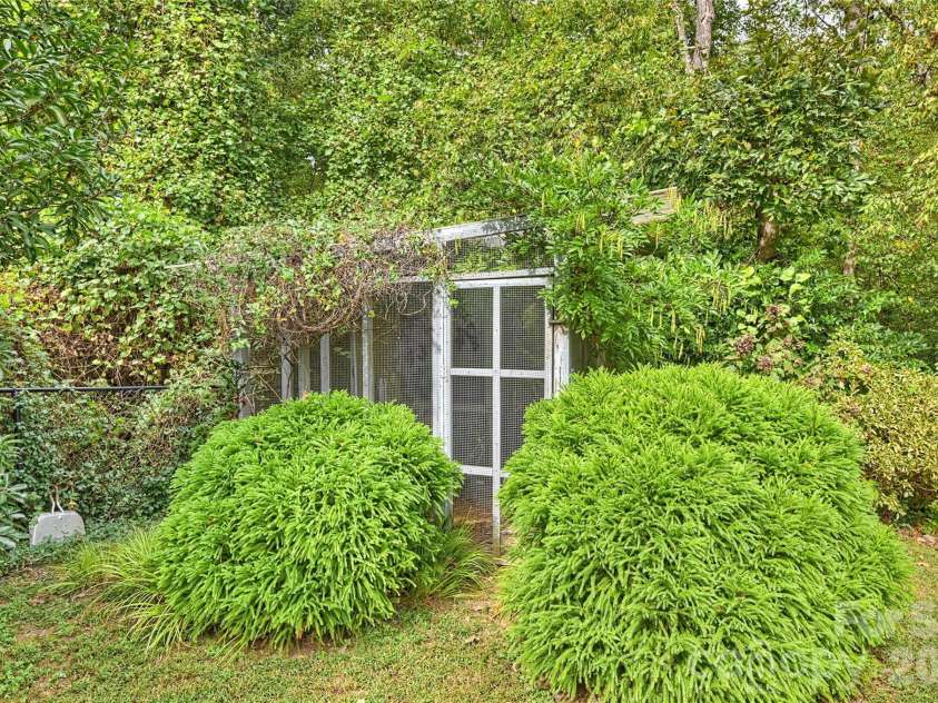 3632 Chevington Road, Charlotte, NC 28226.  MLS# CAR4431226, YatesRealty ID 57004. 