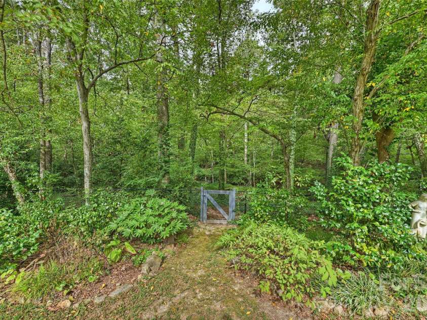 3632 Chevington Road, Charlotte, NC 28226.  MLS# CAR4431226, YatesRealty ID 57004. 