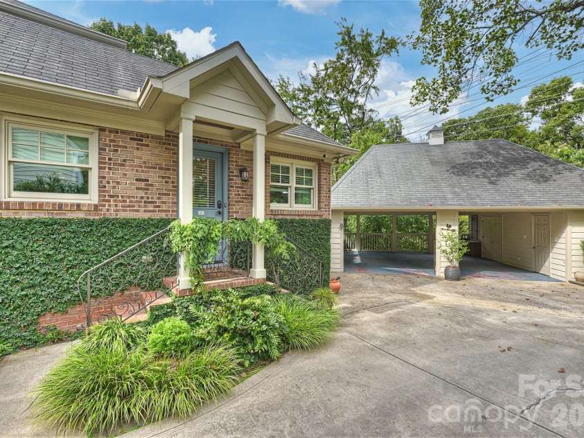 3632 Chevington Road, Charlotte, NC 28226.  MLS# CAR4431226, YatesRealty ID 57004. 