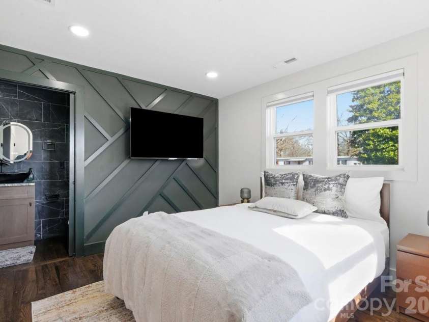 1713 Davis Park Road, Gastonia, NC 28052.  MLS# CAR4341054, YatesRealty ID 57010. 