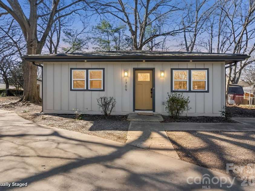 1713 Davis Park Road, Gastonia, NC 28052.  MLS# CAR4341054, YatesRealty ID 57010. 