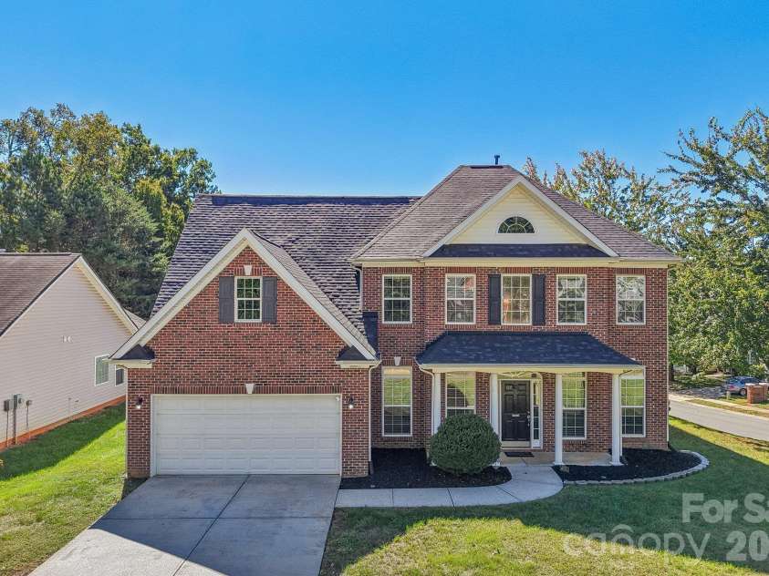 8645 Ridgeline Lane, Charlotte, NC 28269.  MLS# CAR4428118, YatesRealty ID 57012. 