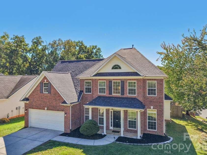 8645 Ridgeline Lane, Charlotte, NC 28269.  MLS# CAR4428118, YatesRealty ID 57012. 
