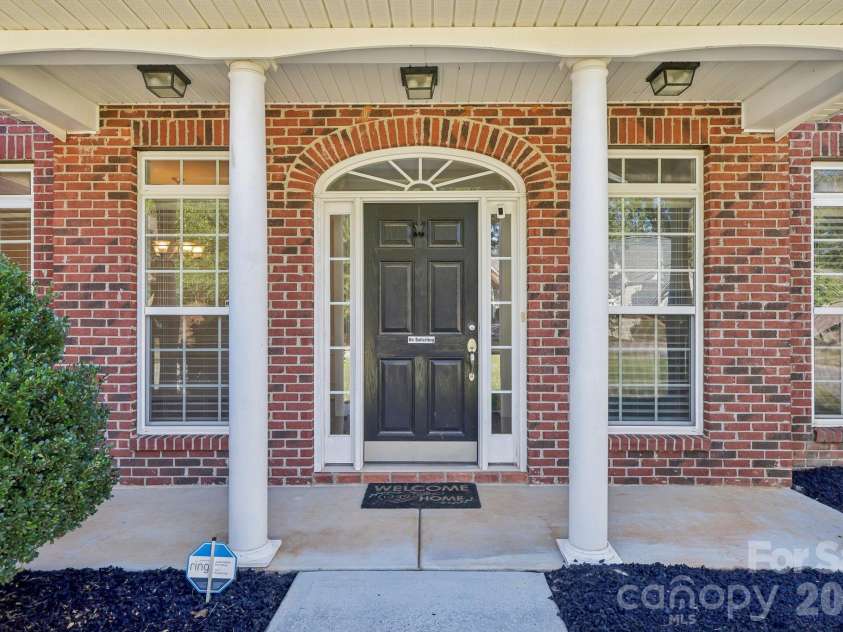8645 Ridgeline Lane, Charlotte, NC 28269.  MLS# CAR4428118, YatesRealty ID 57012. 