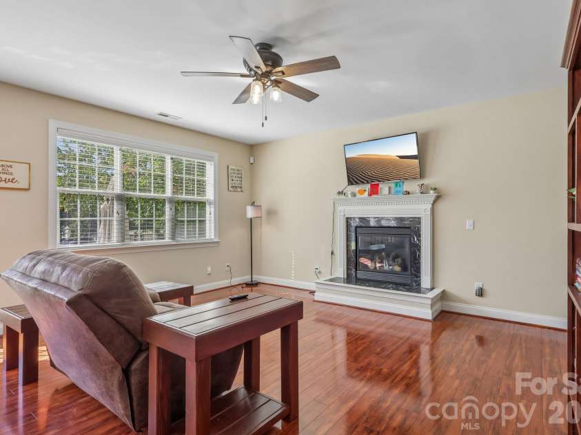8645 Ridgeline Lane, Charlotte, NC 28269.  MLS# CAR4428118, YatesRealty ID 57012. 