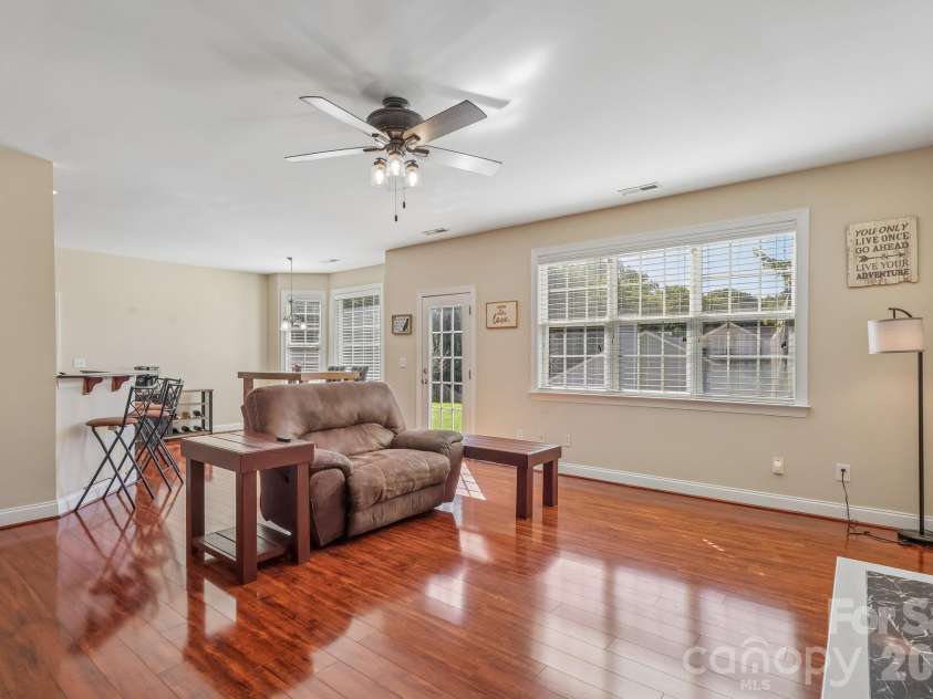 8645 Ridgeline Lane, Charlotte, NC 28269.  MLS# CAR4428118, YatesRealty ID 57012. 