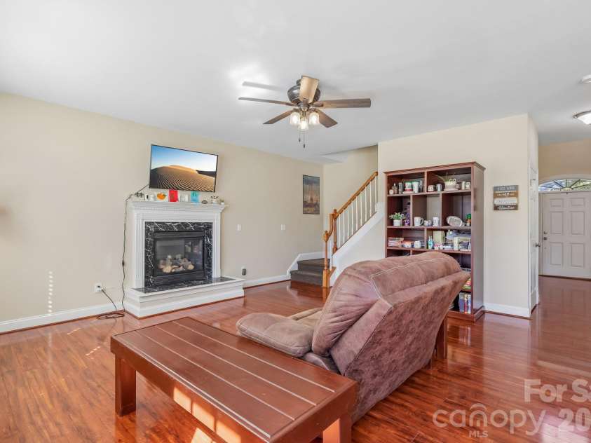 8645 Ridgeline Lane, Charlotte, NC 28269.  MLS# CAR4428118, YatesRealty ID 57012. 