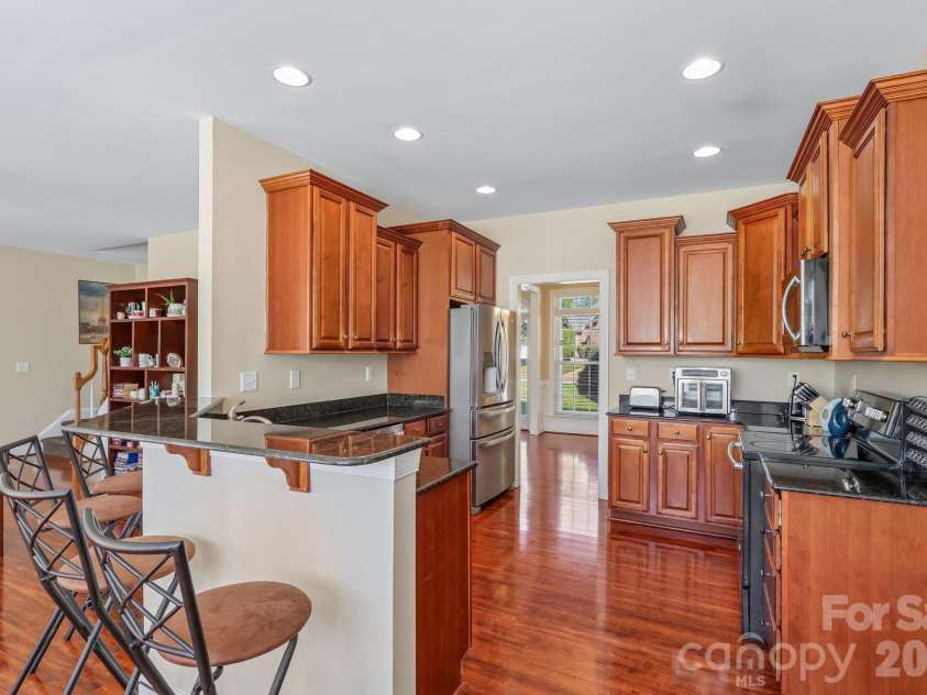 8645 Ridgeline Lane, Charlotte, NC 28269.  MLS# CAR4428118, YatesRealty ID 57012. 