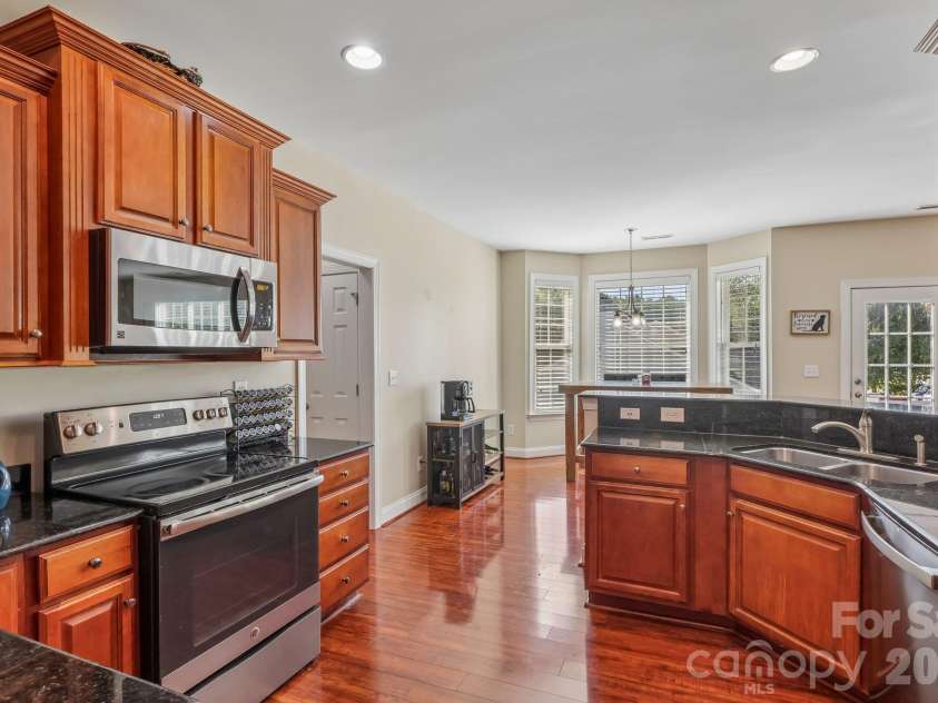 8645 Ridgeline Lane, Charlotte, NC 28269.  MLS# CAR4428118, YatesRealty ID 57012. 