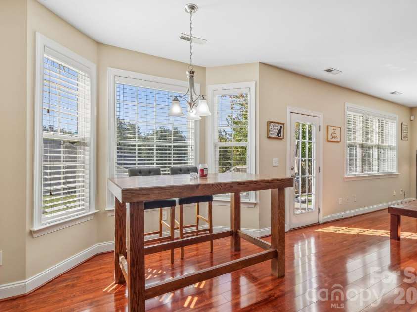 8645 Ridgeline Lane, Charlotte, NC 28269.  MLS# CAR4428118, YatesRealty ID 57012. 