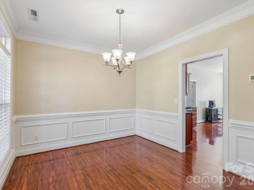 8645 Ridgeline Lane, Charlotte, NC 28269.  MLS# CAR4428118, YatesRealty ID 57012. 