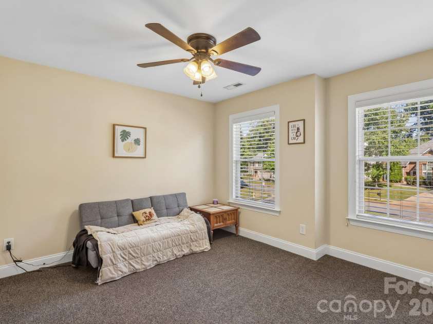 8645 Ridgeline Lane, Charlotte, NC 28269.  MLS# CAR4428118, YatesRealty ID 57012. 