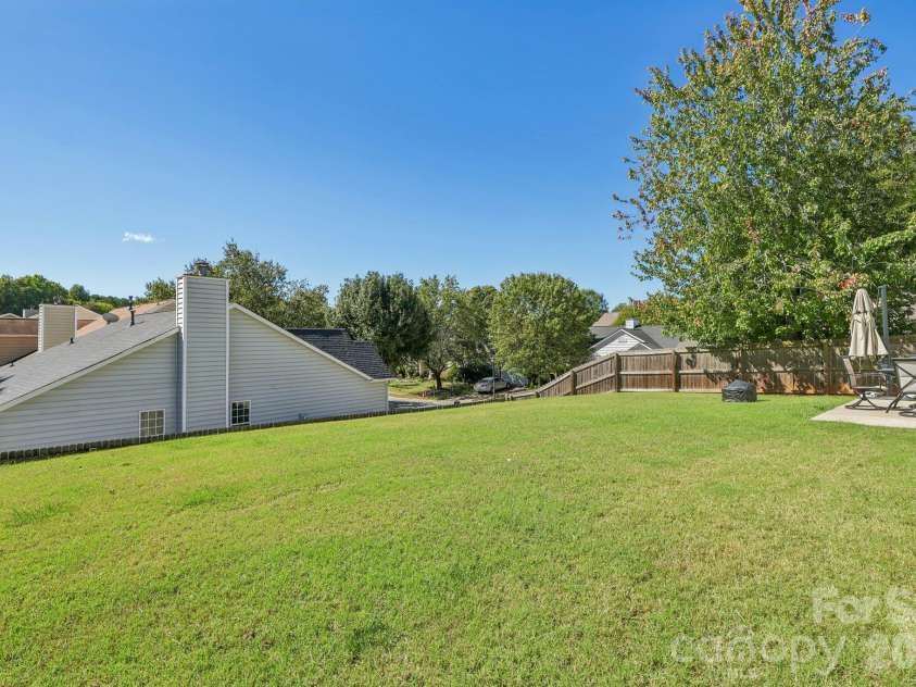 8645 Ridgeline Lane, Charlotte, NC 28269.  MLS# CAR4428118, YatesRealty ID 57012. 