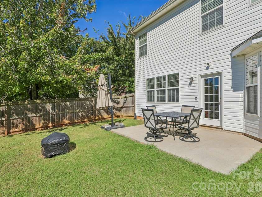 8645 Ridgeline Lane, Charlotte, NC 28269.  MLS# CAR4428118, YatesRealty ID 57012. 