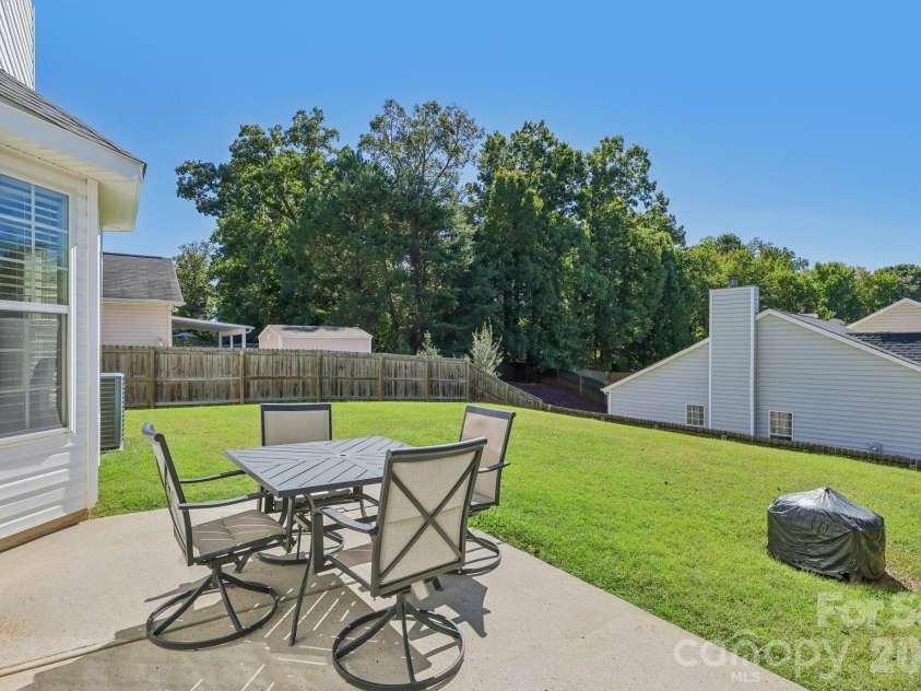 8645 Ridgeline Lane, Charlotte, NC 28269.  MLS# CAR4428118, YatesRealty ID 57012. 
