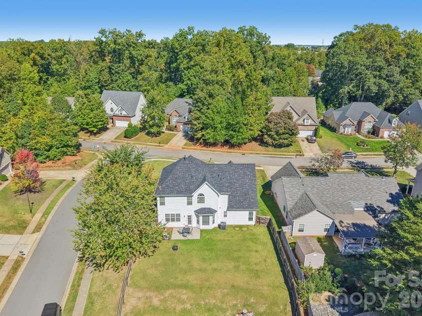 8645 Ridgeline Lane, Charlotte, NC 28269.  MLS# CAR4428118, YatesRealty ID 57012. 