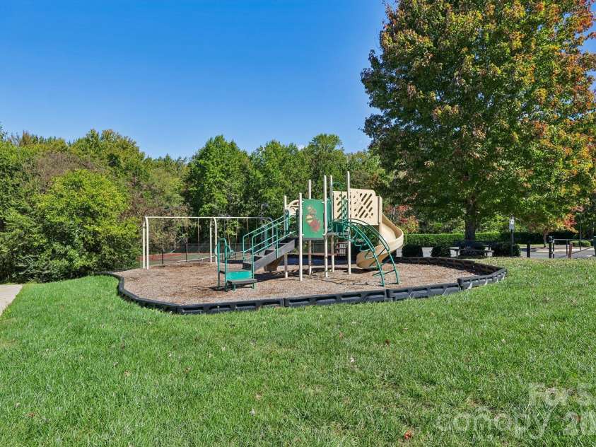 8645 Ridgeline Lane, Charlotte, NC 28269.  MLS# CAR4428118, YatesRealty ID 57012. 