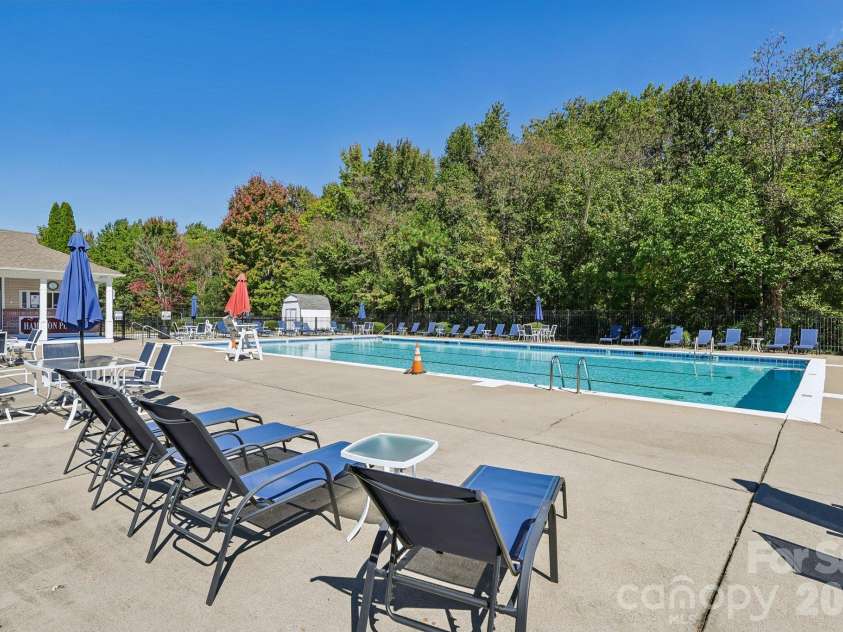 8645 Ridgeline Lane, Charlotte, NC 28269.  MLS# CAR4428118, YatesRealty ID 57012. 