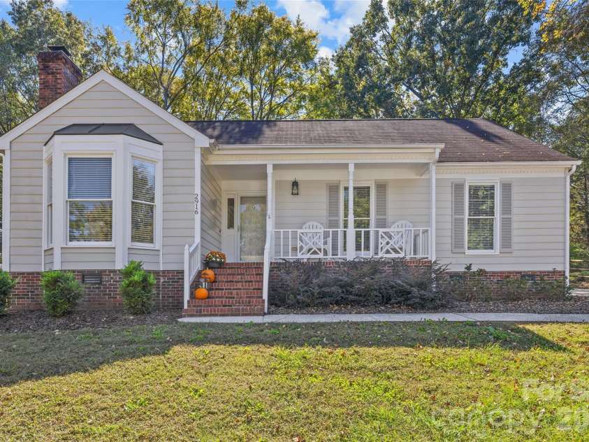 2916 Winghaven Lane, Charlotte, NC 28210.  MLS# CAR4427049, YatesRealty ID 57013. 