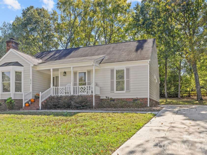 2916 Winghaven Lane, Charlotte, NC 28210.  MLS# CAR4427049, YatesRealty ID 57013. 