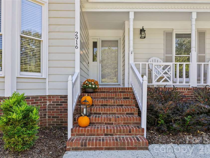 2916 Winghaven Lane, Charlotte, NC 28210.  MLS# CAR4427049, YatesRealty ID 57013. 