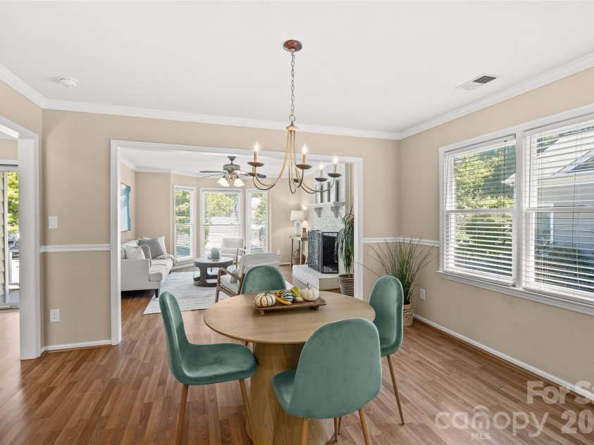 2916 Winghaven Lane, Charlotte, NC 28210.  MLS# CAR4427049, YatesRealty ID 57013. 