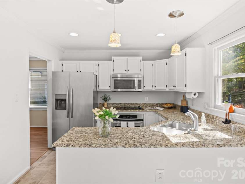 2916 Winghaven Lane, Charlotte, NC 28210.  MLS# CAR4427049, YatesRealty ID 57013. 