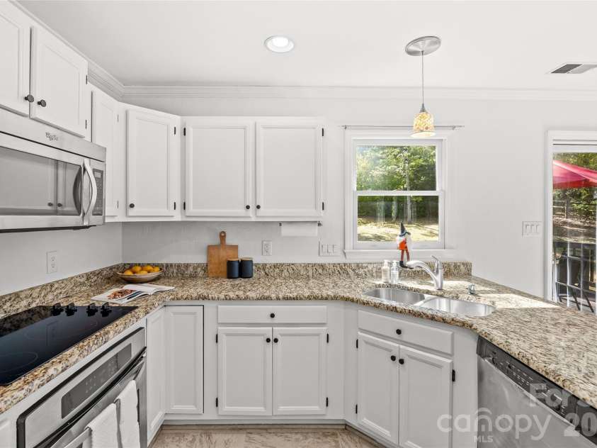 2916 Winghaven Lane, Charlotte, NC 28210.  MLS# CAR4427049, YatesRealty ID 57013. 