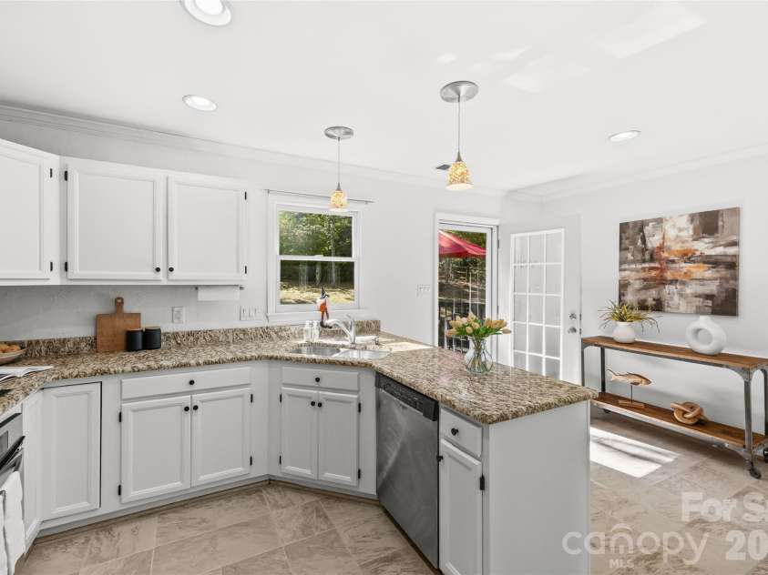 2916 Winghaven Lane, Charlotte, NC 28210.  MLS# CAR4427049, YatesRealty ID 57013. 