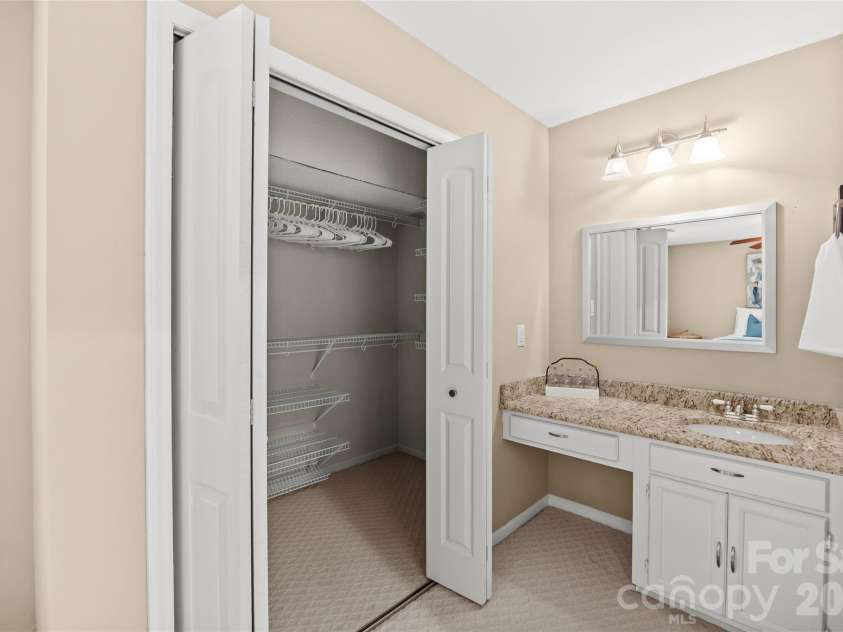 2916 Winghaven Lane, Charlotte, NC 28210.  MLS# CAR4427049, YatesRealty ID 57013. 