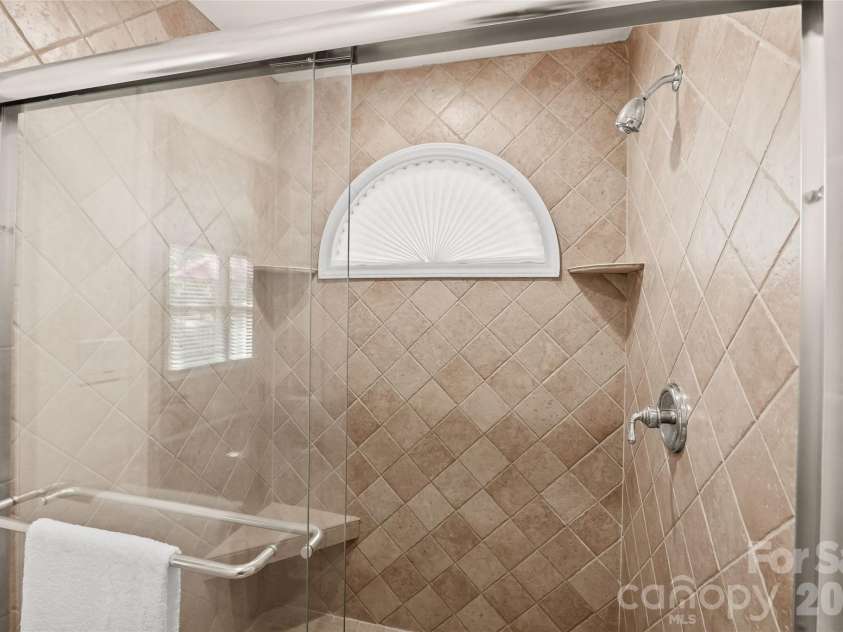 2916 Winghaven Lane, Charlotte, NC 28210.  MLS# CAR4427049, YatesRealty ID 57013. 