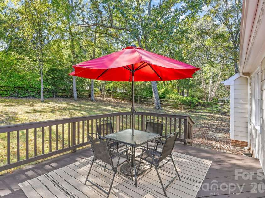 2916 Winghaven Lane, Charlotte, NC 28210.  MLS# CAR4427049, YatesRealty ID 57013. 