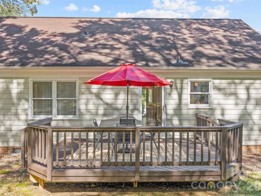 2916 Winghaven Lane, Charlotte, NC 28210.  MLS# CAR4427049, YatesRealty ID 57013. 