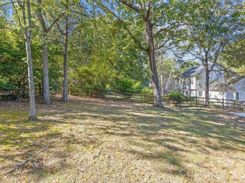 2916 Winghaven Lane, Charlotte, NC 28210.  MLS# CAR4427049, YatesRealty ID 57013. 