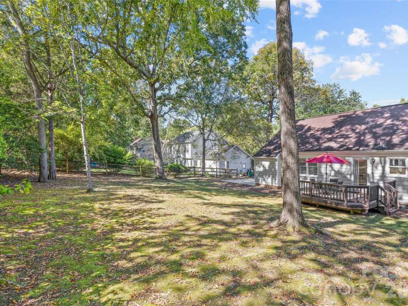 2916 Winghaven Lane, Charlotte, NC 28210.  MLS# CAR4427049, YatesRealty ID 57013. 