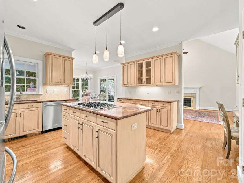 10417 Newberry Park Lane, Charlotte, NC 28277.  MLS# CAR4427030, YatesRealty ID 57014. Kitchen