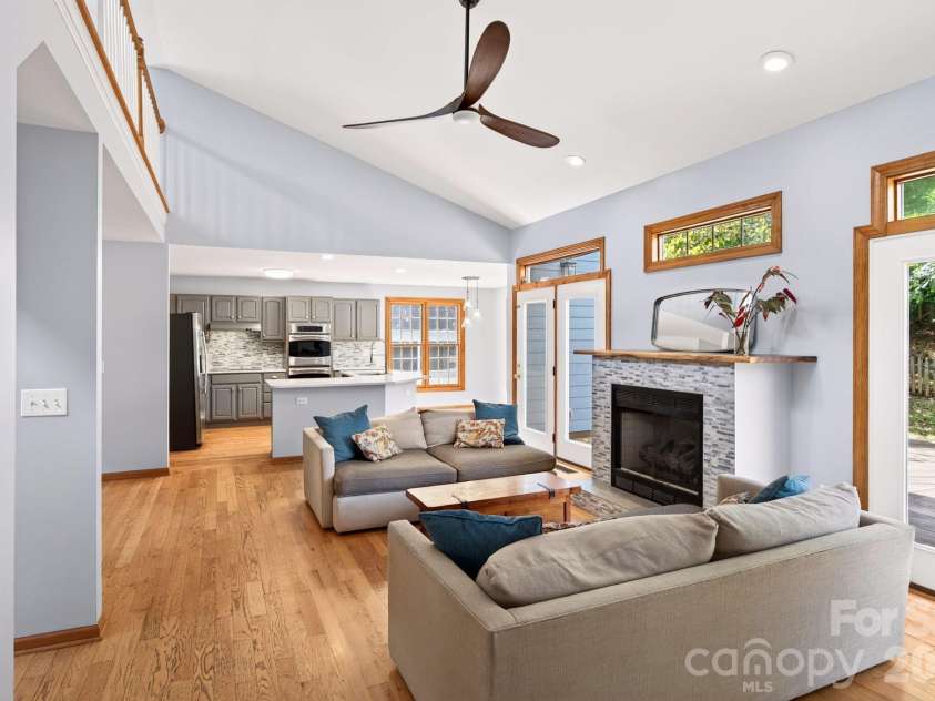 16 Pinecroft Road, Asheville, NC 28804.  MLS# CAR4425962, YatesRealty ID 57016. 