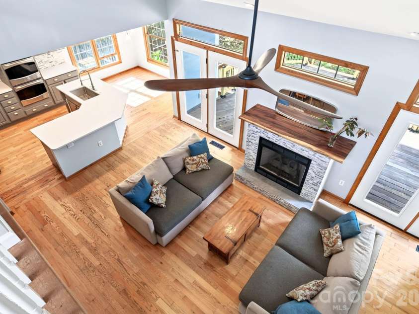16 Pinecroft Road, Asheville, NC 28804.  MLS# CAR4425962, YatesRealty ID 57016. 