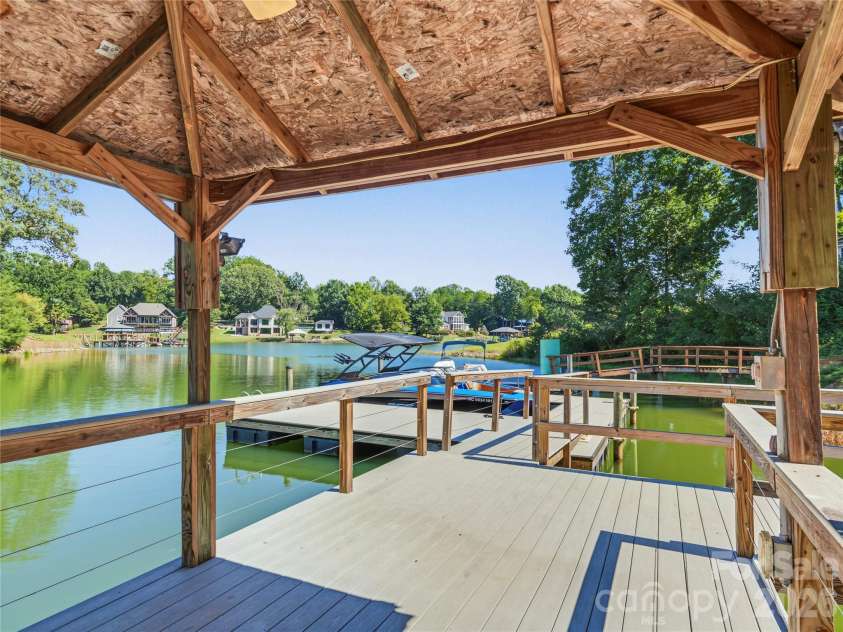 201 Wood Duck Loop, Mooresville, NC 28117.  MLS# CAR4425713, YatesRealty ID 57017. Private Dock