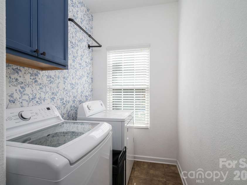 9012 Avery Meadows Drive, Charlotte, NC 28216.  MLS# CAR4426885, YatesRealty ID 57018. 