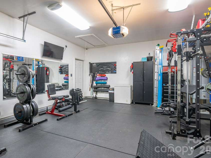 9012 Avery Meadows Drive, Charlotte, NC 28216.  MLS# CAR4426885, YatesRealty ID 57018. 