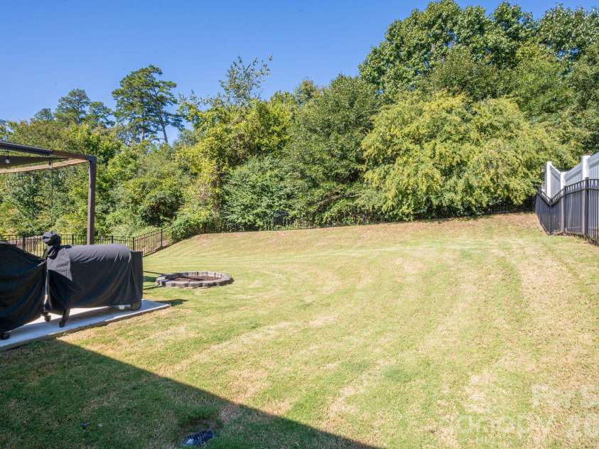 9012 Avery Meadows Drive, Charlotte, NC 28216.  MLS# CAR4426885, YatesRealty ID 57018. 