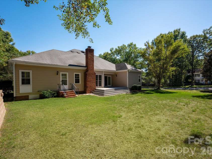 9330 Elverson Drive, Charlotte, NC 28277.  MLS# CAR4423306, YatesRealty ID 57021. 