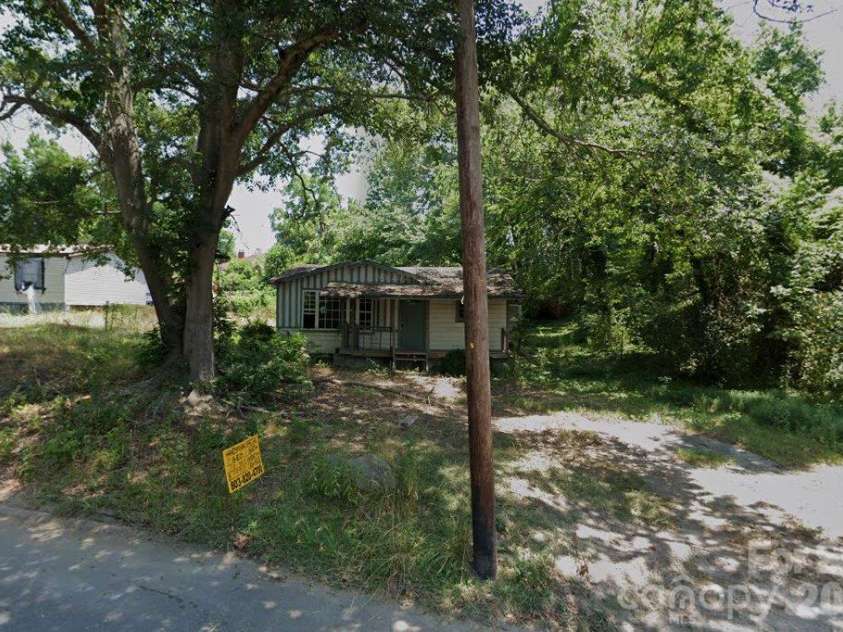 21 Poplar Street, Great Falls, SC 29055.  MLS# CAR4434833, YatesRealty ID 57026. 