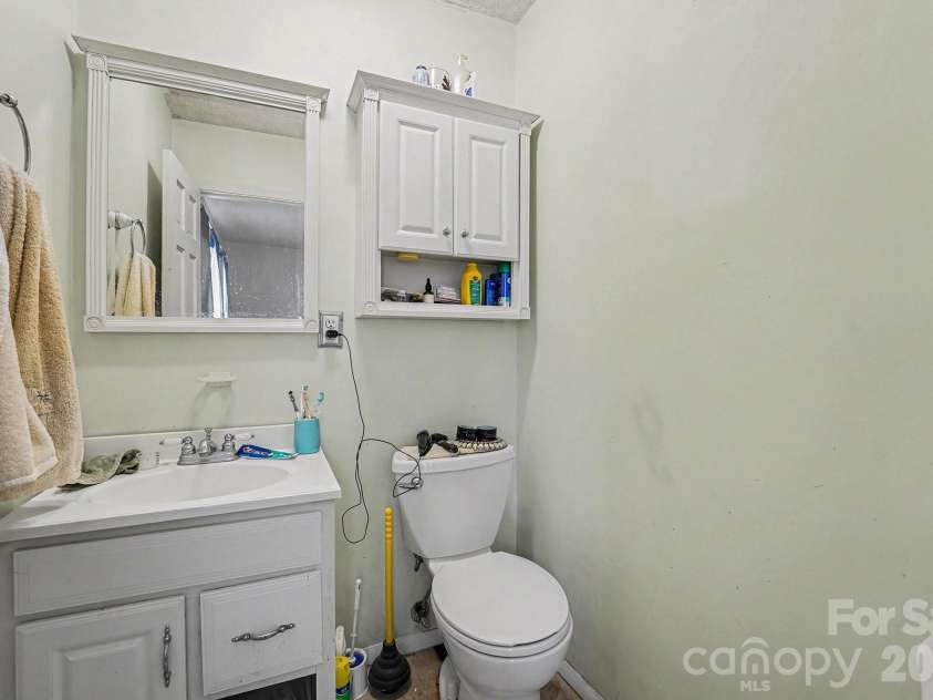 4206 Tipperary Place, Charlotte, NC 28215.  MLS# CAR4335299, YatesRealty ID 5703. 